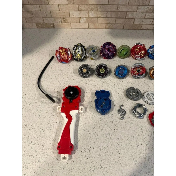 Beyblade bundle (g7) - Picture 2 of 4